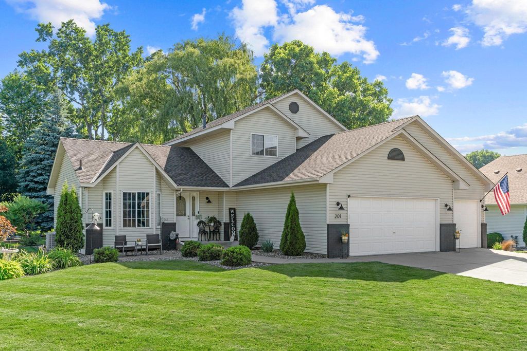 201 Pendryn Hill Curve, Woodbury, MN 55125 — photo 2