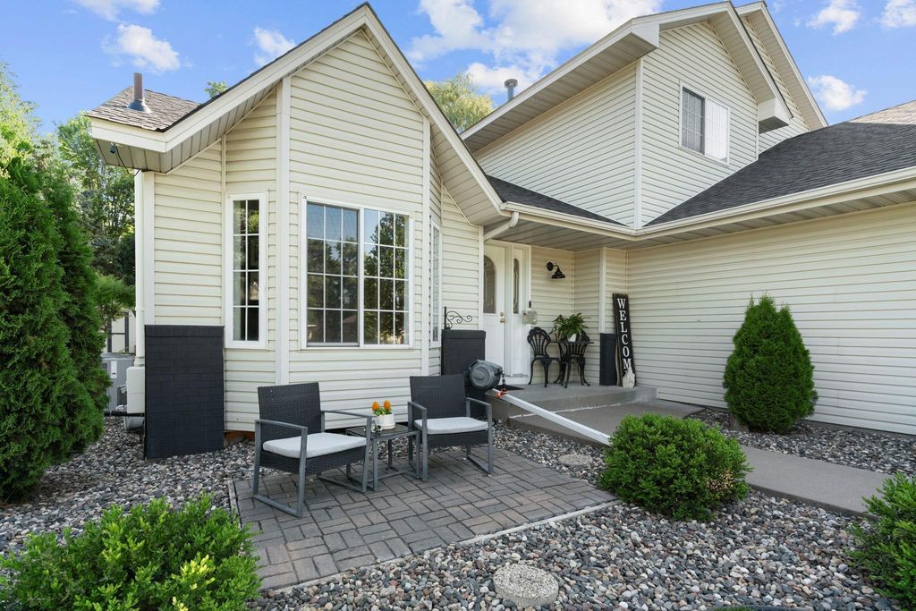 201 Pendryn Hill Curve, Woodbury, MN 55125 — photo 3