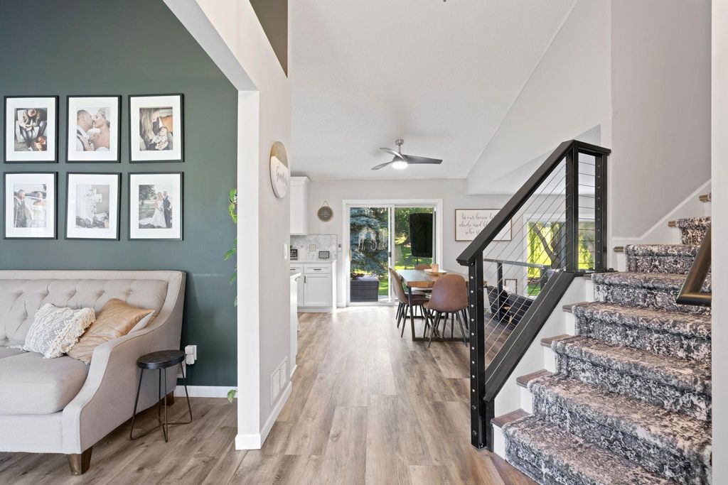 201 Pendryn Hill Curve, Woodbury, MN 55125 — photo 4