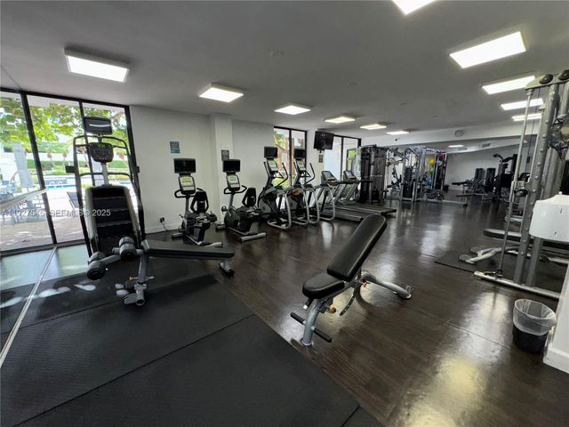 3300 NE 192nd St 903, Aventura, FL 33180