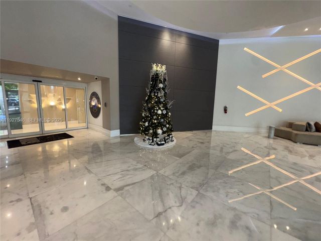 3300 NE 192nd St 903, Aventura, FL 33180