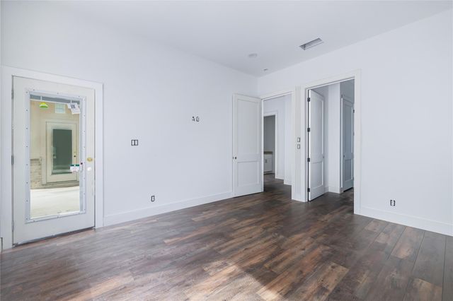 1049 Broadmoor Drive, Huntsville, TX 77340