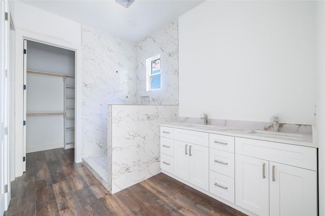 1049 Broadmoor Drive, Huntsville, TX 77340