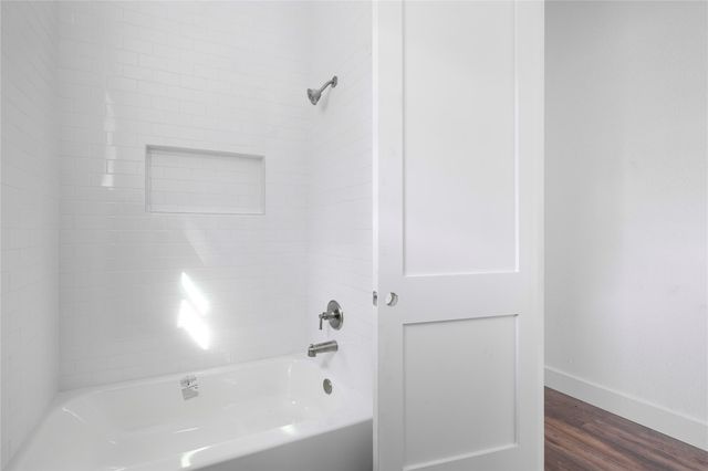 1049 Broadmoor Drive, Huntsville, TX 77340