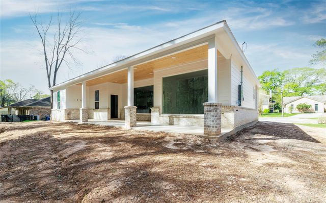 1049 Broadmoor Drive, Huntsville, TX 77340