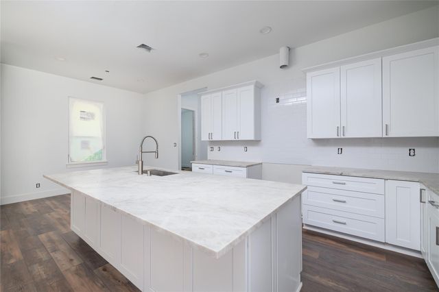 1049 Broadmoor Drive, Huntsville, TX 77340