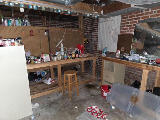 1415 S 34 Street, St Joseph, MO 64507