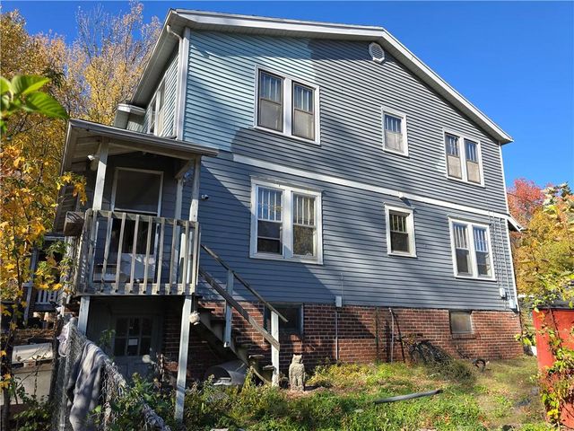 1415 S 34 Street, St Joseph, MO 64507