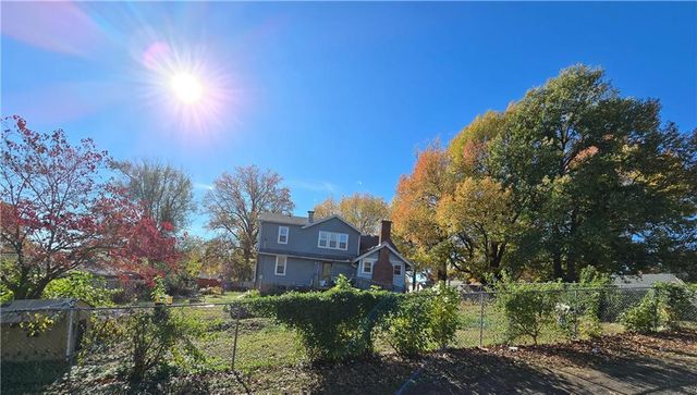 1415 S 34 Street, St Joseph, MO 64507