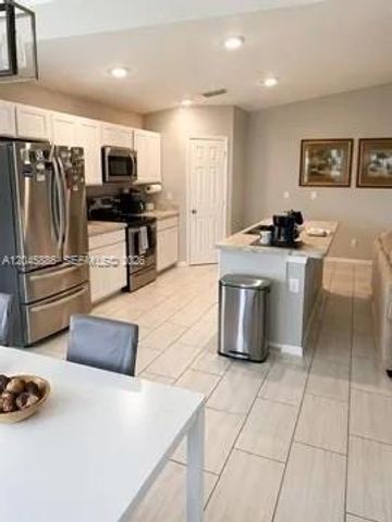 2123 NE 6th Avenue, Cape Coral, FL 33909