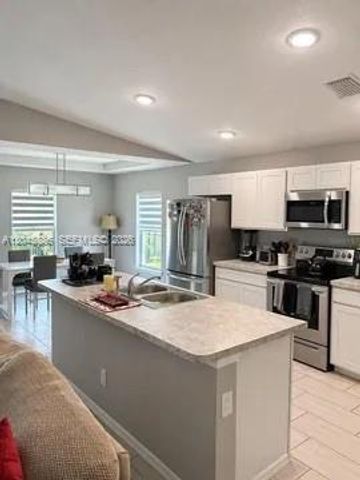 2123 NE 6th Avenue, Cape Coral, FL 33909