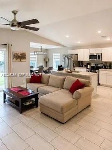2123 NE 6th Avenue, Cape Coral, FL 33909