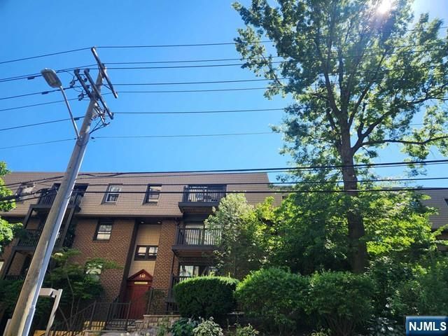 550 North Avenue E, Fort Lee, NJ 07024