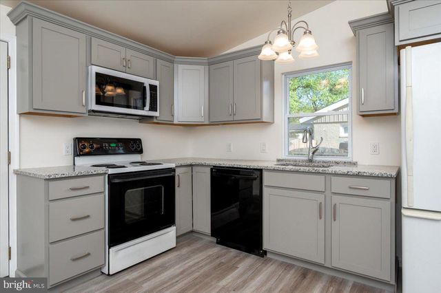 8068 CLARK STATION RD, Severn, MD 21144