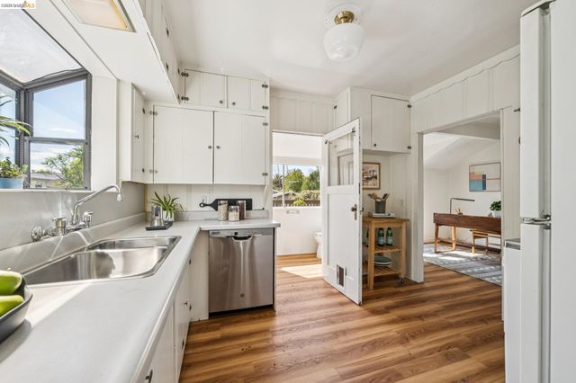 858 Neilson St, Berkeley, CA 94707