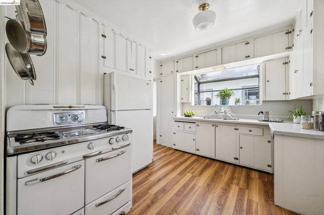 858 Neilson St, Berkeley, CA 94707