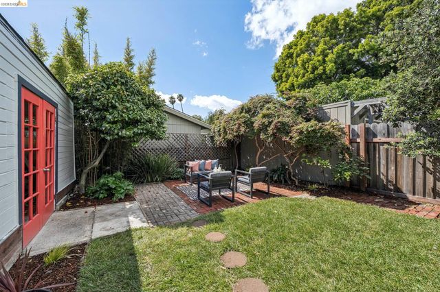 858 Neilson St, Berkeley, CA 94707