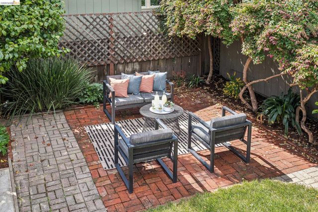 858 Neilson St, Berkeley, CA 94707