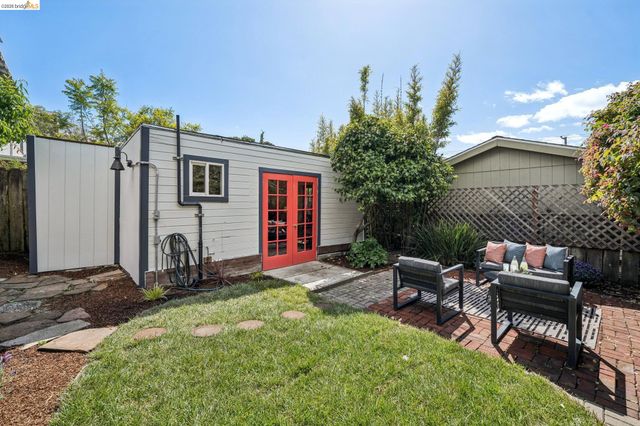858 Neilson St, Berkeley, CA 94707