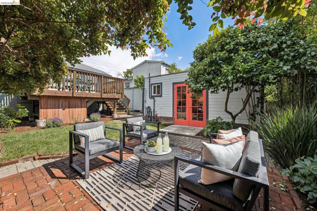 858 Neilson St, Berkeley, CA 94707