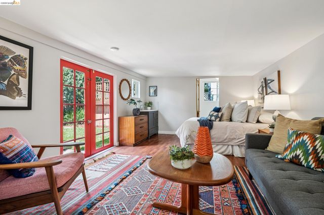 858 Neilson St, Berkeley, CA 94707