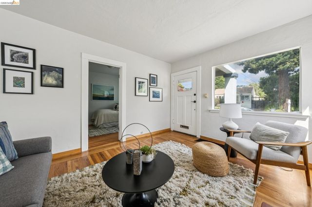 858 Neilson St, Berkeley, CA 94707