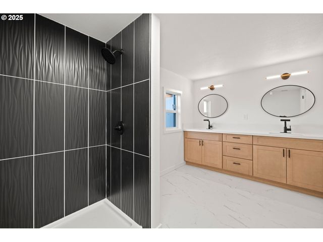 16000 Se Powell Blvd 34, Portland, OR 97236