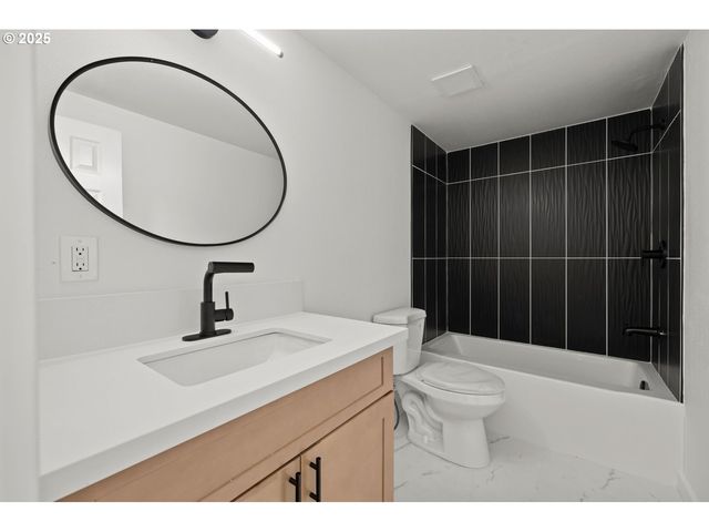 16000 Se Powell Blvd 34, Portland, OR 97236