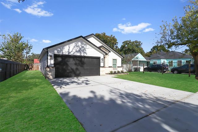 420 W Lobit Street, Baytown, TX 77520