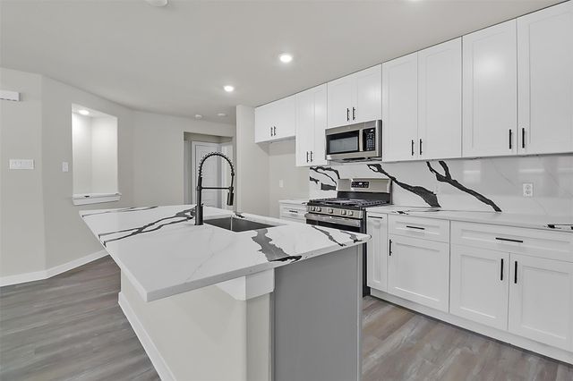 420 W Lobit Street, Baytown, TX 77520