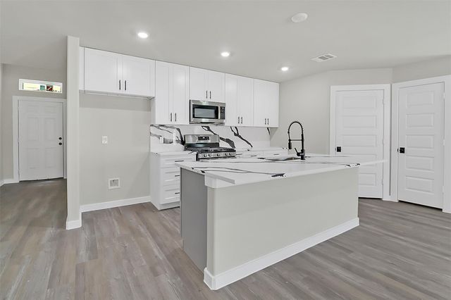 420 W Lobit Street, Baytown, TX 77520