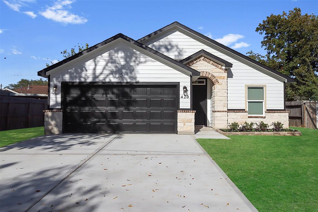 420 W Lobit Street, Baytown, TX 77520