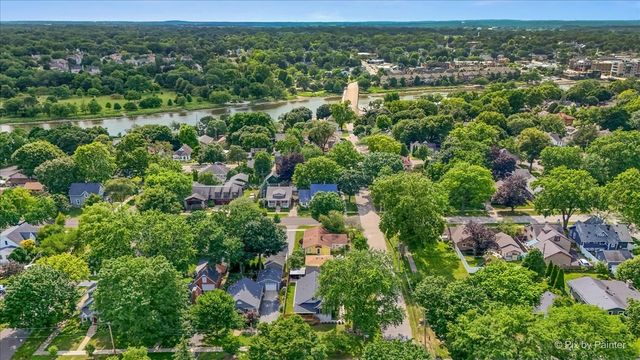 701 Monroe Avenue, St. Charles, IL 60174