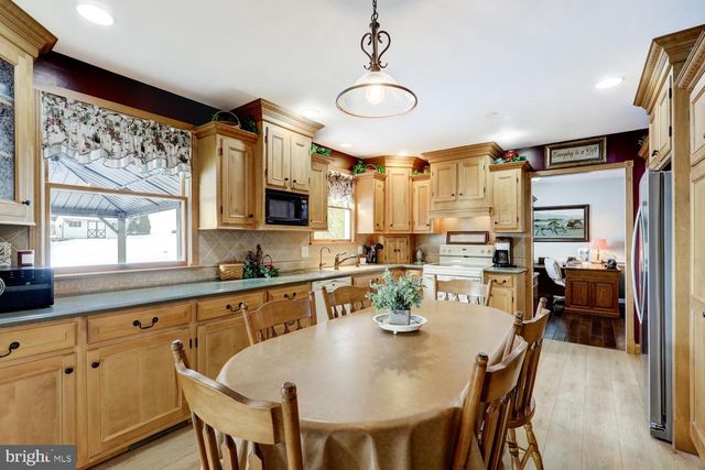 1012 RABBIT HILL RD, Lititz, PA 17543