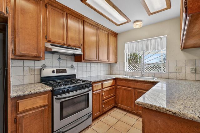 3940 Pineoakyo Ct, Rescue, CA 95672