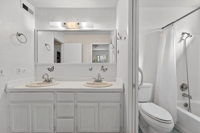 3940 Pineoakyo Ct, Rescue, CA 95672