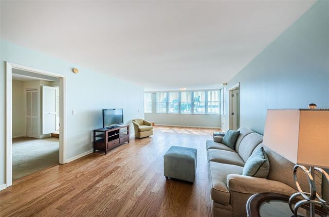 5130 BRITTANY DRIVE S 202, St Petersburg, FL 33715
