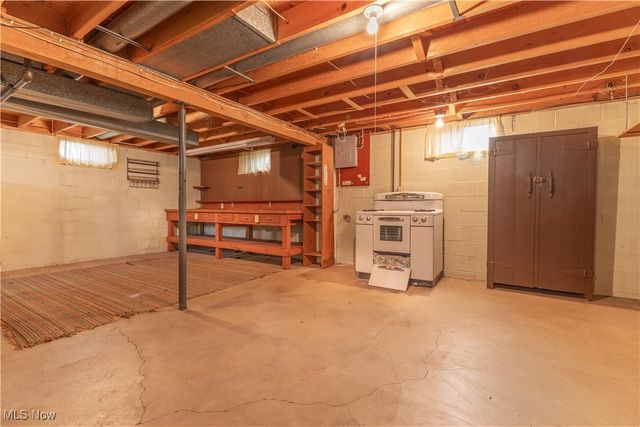 1804 Jackson Avenue NW, Massillon, OH 44646