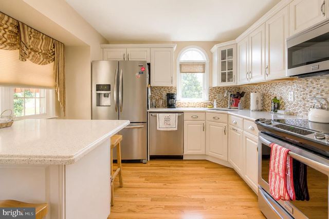 103 BARCLAY DR, Blackwood, NJ 08012