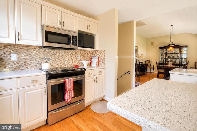 103 BARCLAY DR, Blackwood, NJ 08012
