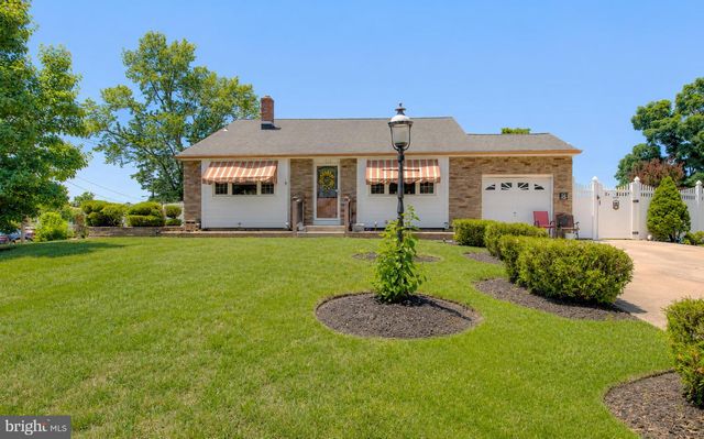 103 BARCLAY DR, Blackwood, NJ 08012