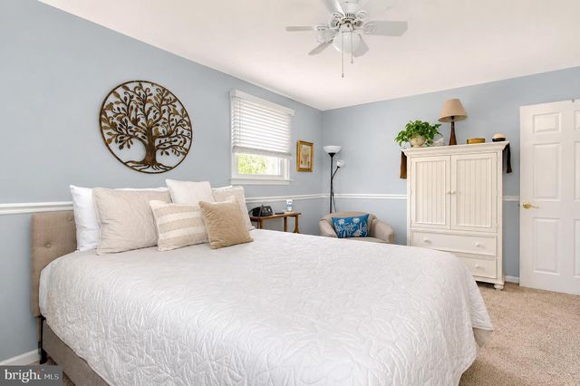 103 BARCLAY DR, Blackwood, NJ 08012
