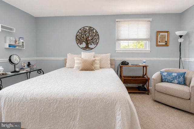 103 BARCLAY DR, Blackwood, NJ 08012