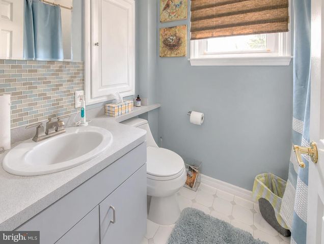 103 BARCLAY DR, Blackwood, NJ 08012