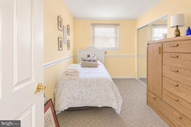 103 BARCLAY DR, Blackwood, NJ 08012