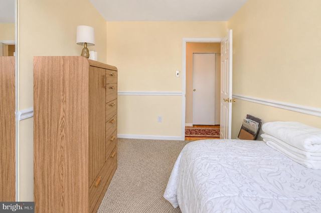 103 BARCLAY DR, Blackwood, NJ 08012
