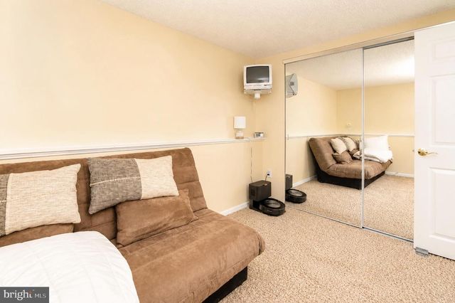 103 BARCLAY DR, Blackwood, NJ 08012