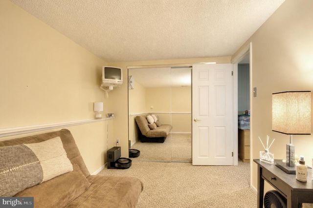 103 BARCLAY DR, Blackwood, NJ 08012
