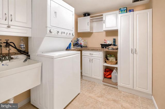 103 BARCLAY DR, Blackwood, NJ 08012