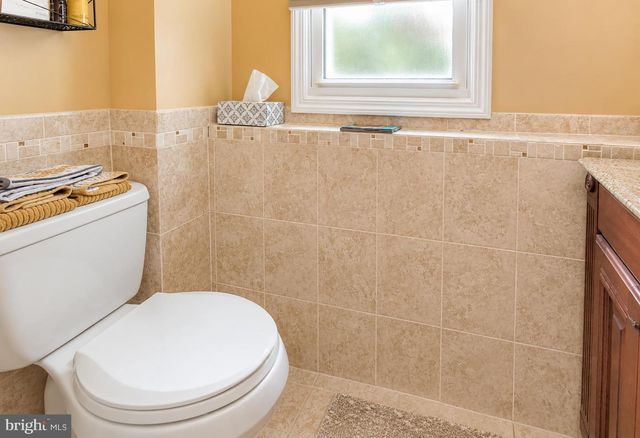 103 BARCLAY DR, Blackwood, NJ 08012